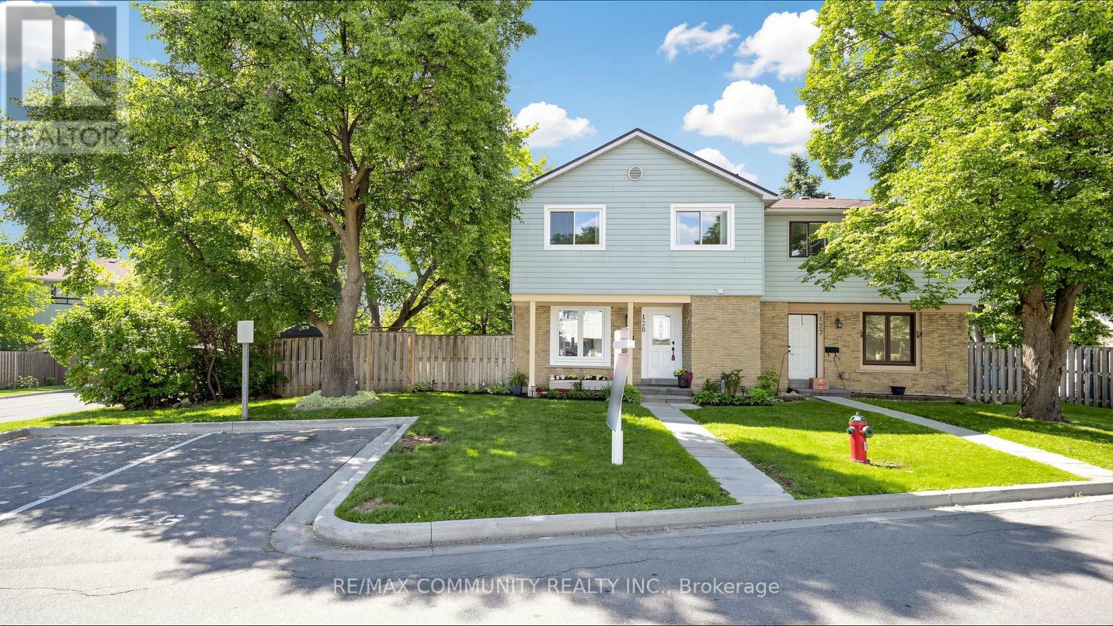 Row / Townhouse for Sale in 126 - 6540 FALCONER DRIVE|Mississauga (Streetsville), Ontario L5N1M1 2