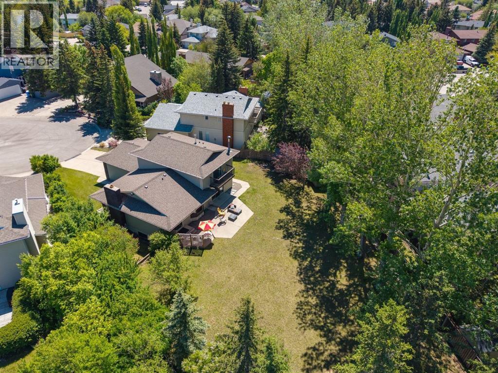 House for Sale in 243 Silvergrove Place NW|Calgary, Alberta T3B4T5 2