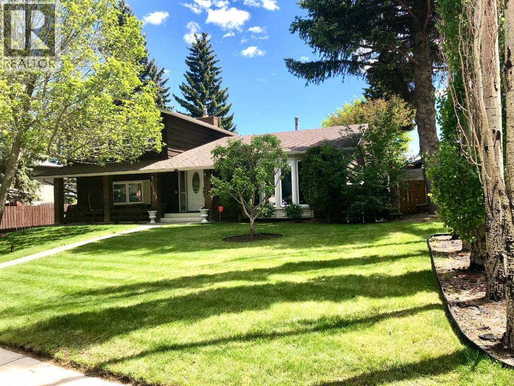 House for Sale in 1102 Lake Christina Way SE|Calgary, Alberta T2J2R3 2