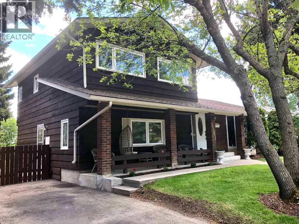 House for Sale in 1102 Lake Christina Way SE|Calgary, Alberta T2J2R3 3
