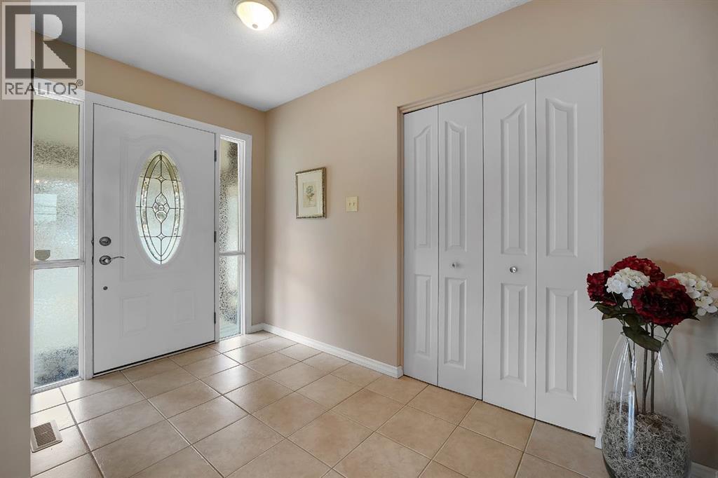 House for Sale in 1102 Lake Christina Way SE|Calgary, Alberta T2J2R3 5