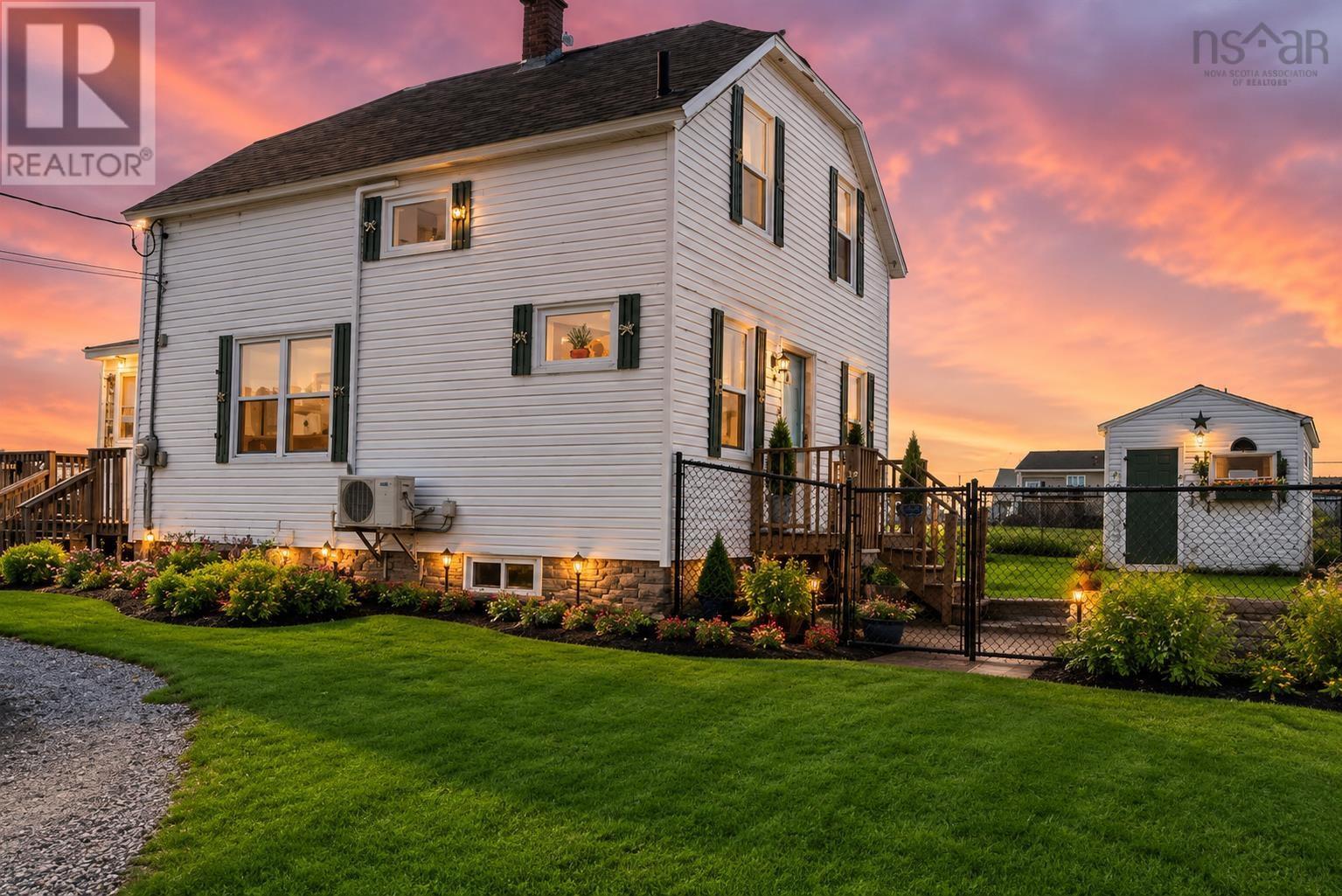319 Cockburn Street, New Waterford, Nova Scotia B1J4J8