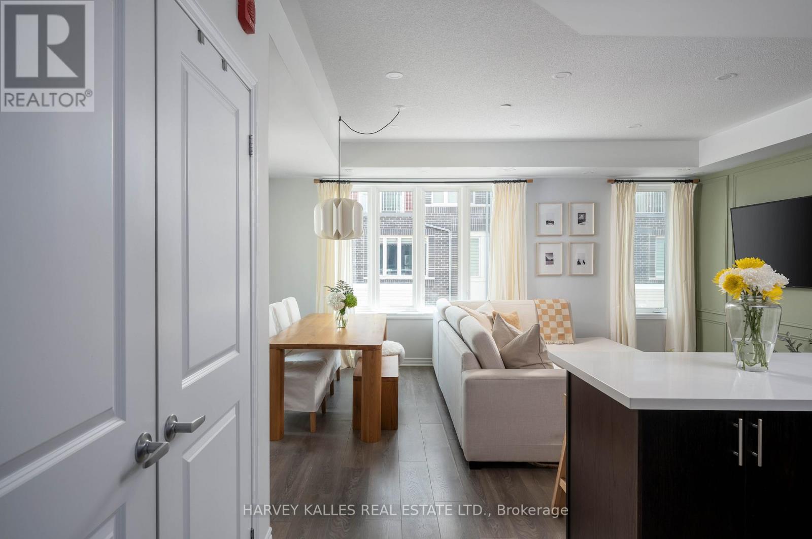Row / Townhouse for Sale in 35 - 85 EASTWOOD PARK GARDENS|Toronto (Long Branch), Ontario M8W0B2 3