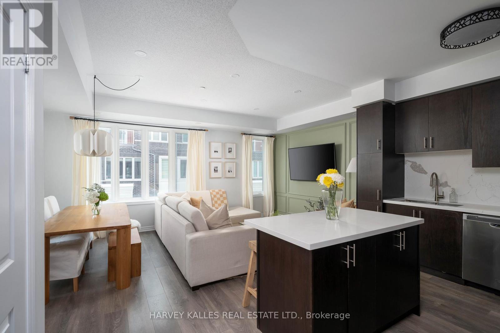 Row / Townhouse for Sale in 35 - 85 EASTWOOD PARK GARDENS|Toronto (Long Branch), Ontario M8W0B2 4