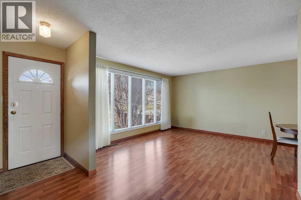House for Sale in 212 Westwood Drive SW|Calgary, Alberta T3C2W3 3