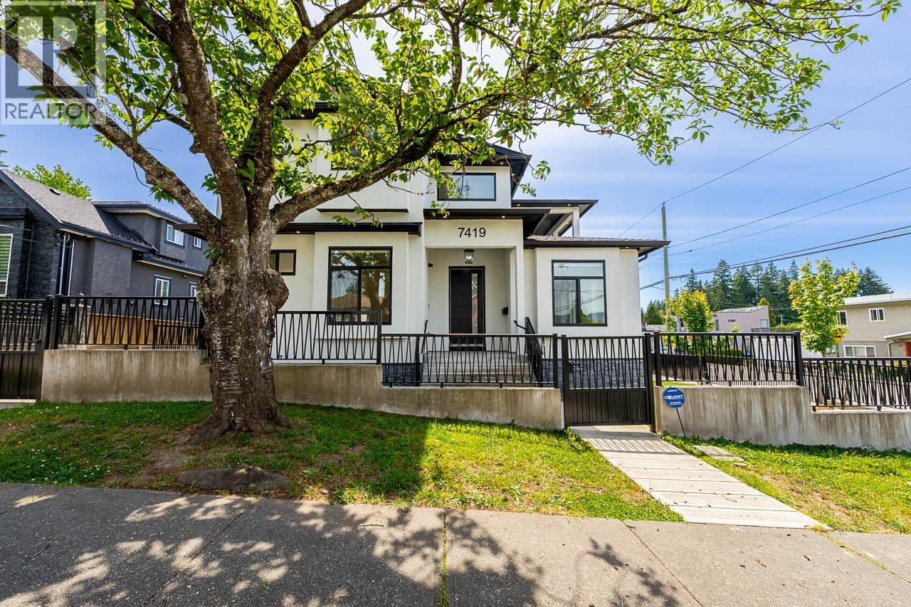 For sale: 7419 1ST STREET, Burnaby, British Columbia V3N3S9