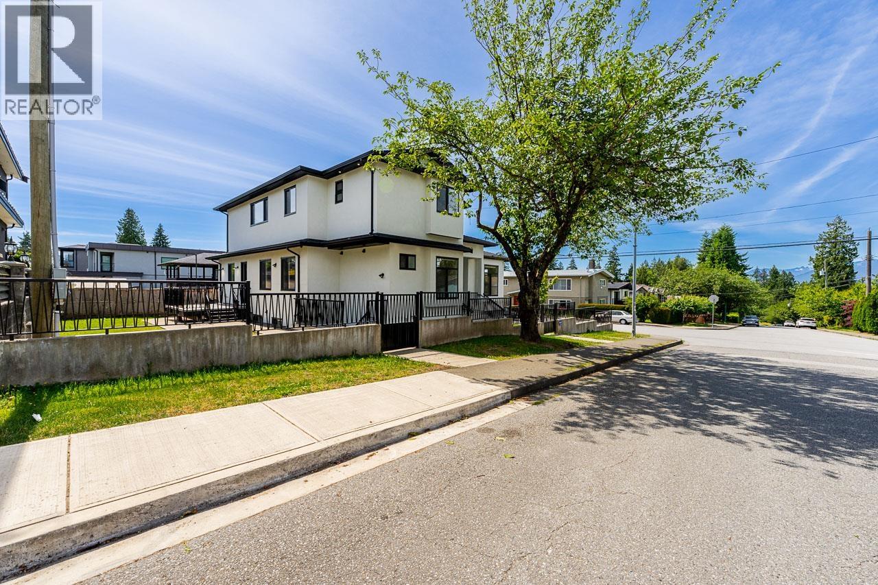 For sale: 7419 1ST STREET, Burnaby, British Columbia V3N3S9