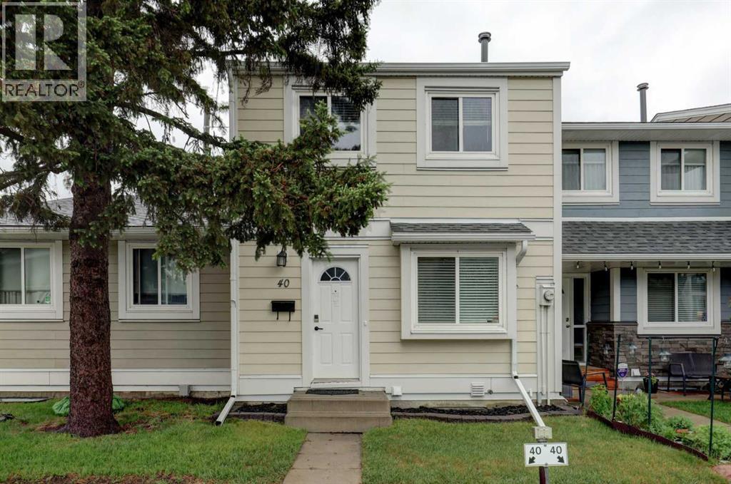 Row / Townhouse for Sale in 40 Georgian Villas NE|Calgary, Alberta T2A7C4