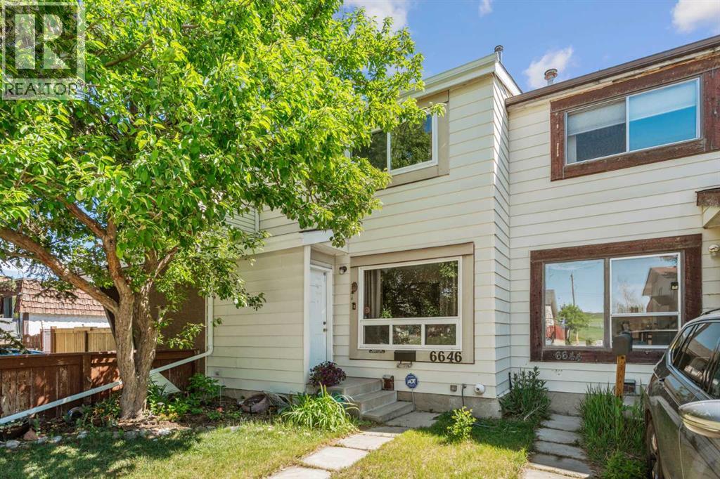 Row / Townhouse for Sale in 6646 Huntsbay Road NW|Calgary, Alberta T2K4R3