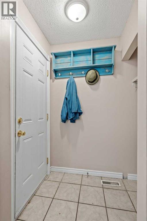 Row / Townhouse for Sale in 6646 Huntsbay Road NW|Calgary, Alberta T2K4R3 2