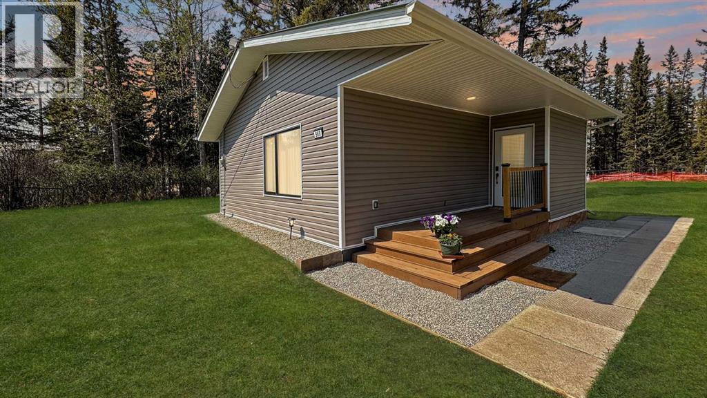For sale: 968 1 Avenue NE, Sundre, Alberta T0M1X0 - A2312697