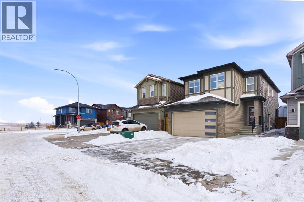 House for Sale in 14 Belvedere Point SE|Calgary, Alberta T2A7G1 2