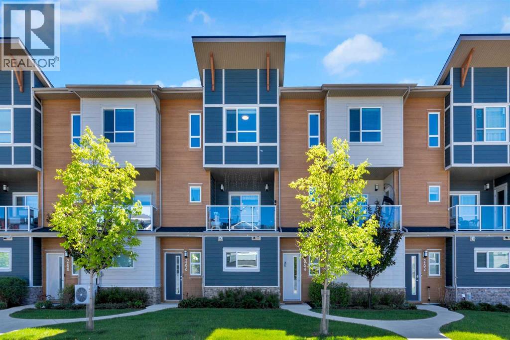 Row / Townhouse for Sale in 264 Harvest Hills Way NE|Calgary, Alberta T3K2P3 2