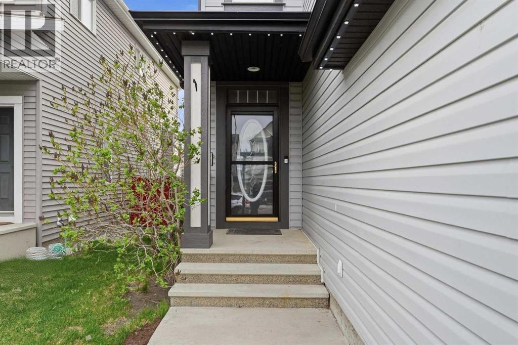 House for Sale in 121 Copperstone Close SE|Calgary, Alberta T2Z0P4 2