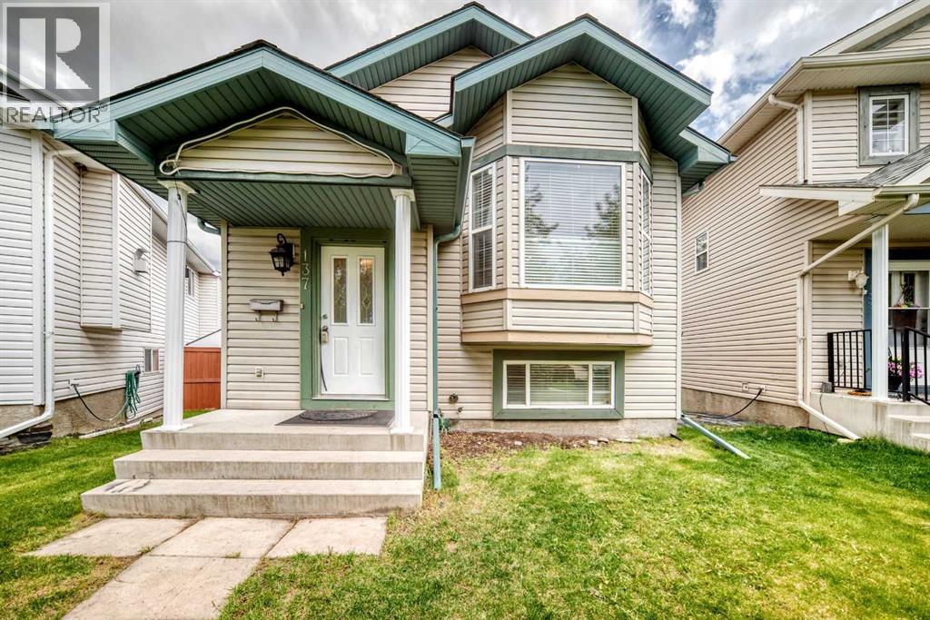 House for Sale in 137 Erin Meadow Bay SE|Calgary, Alberta T2B3A2