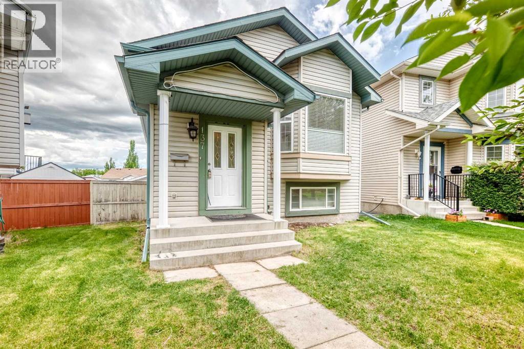 House for Sale in 137 Erin Meadow Bay SE|Calgary, Alberta T2B3A2 3