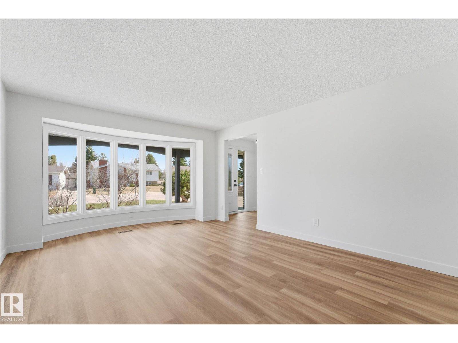 埃德蒙顿Rideau Park 4卧2卫独立屋|2034 sqft经典双层家庭住宅 - 12