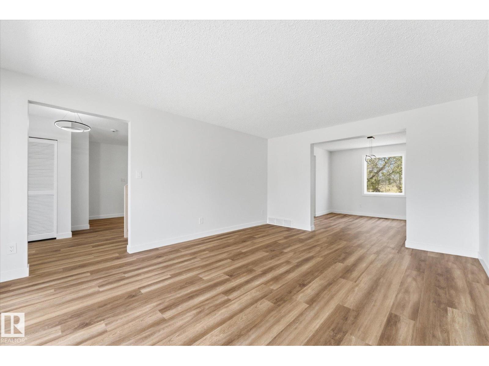 埃德蒙顿Rideau Park 4卧2卫独立屋|2034 sqft经典双层家庭住宅 - 14