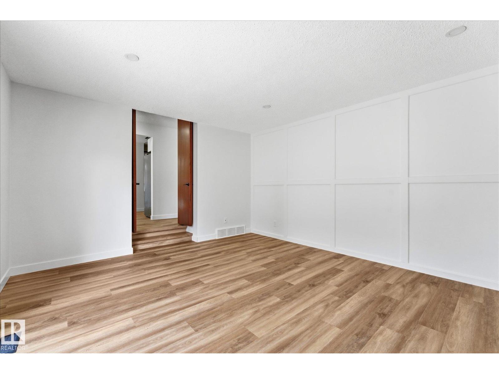 埃德蒙顿Rideau Park 4卧2卫独立屋|2034 sqft经典双层家庭住宅 - 17