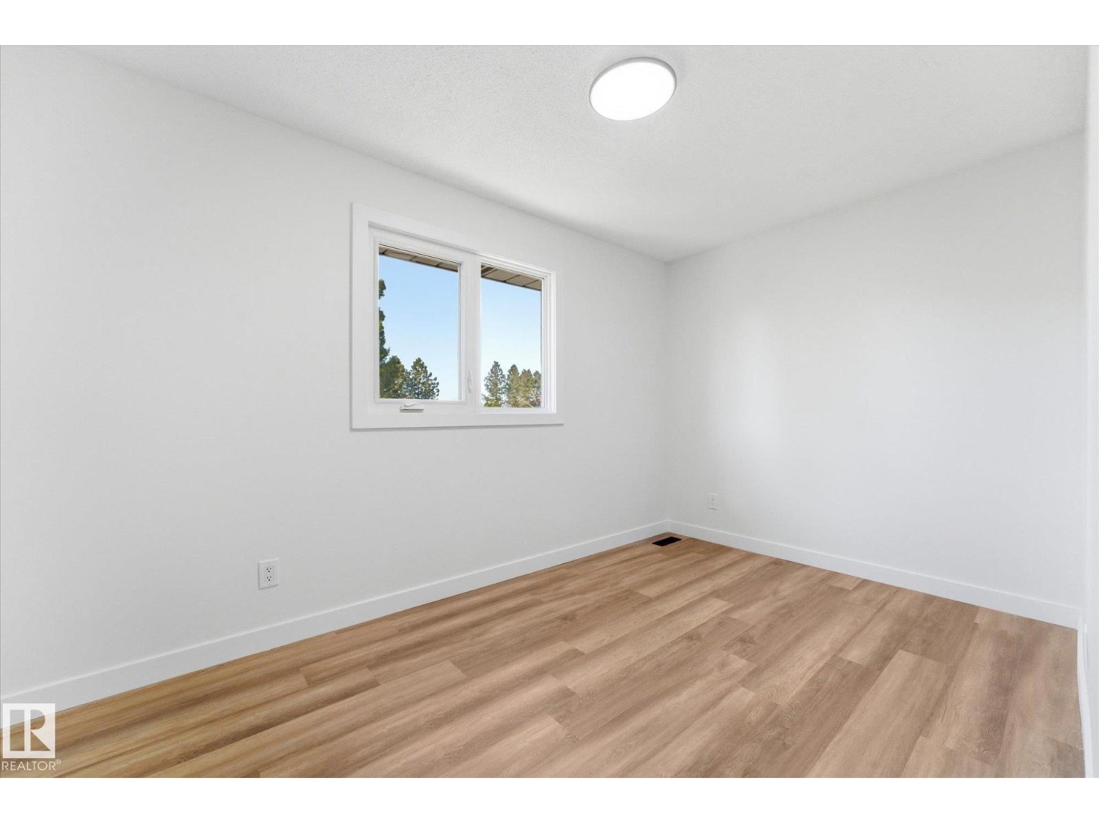 埃德蒙顿Rideau Park 4卧2卫独立屋|2034 sqft经典双层家庭住宅 - 24
