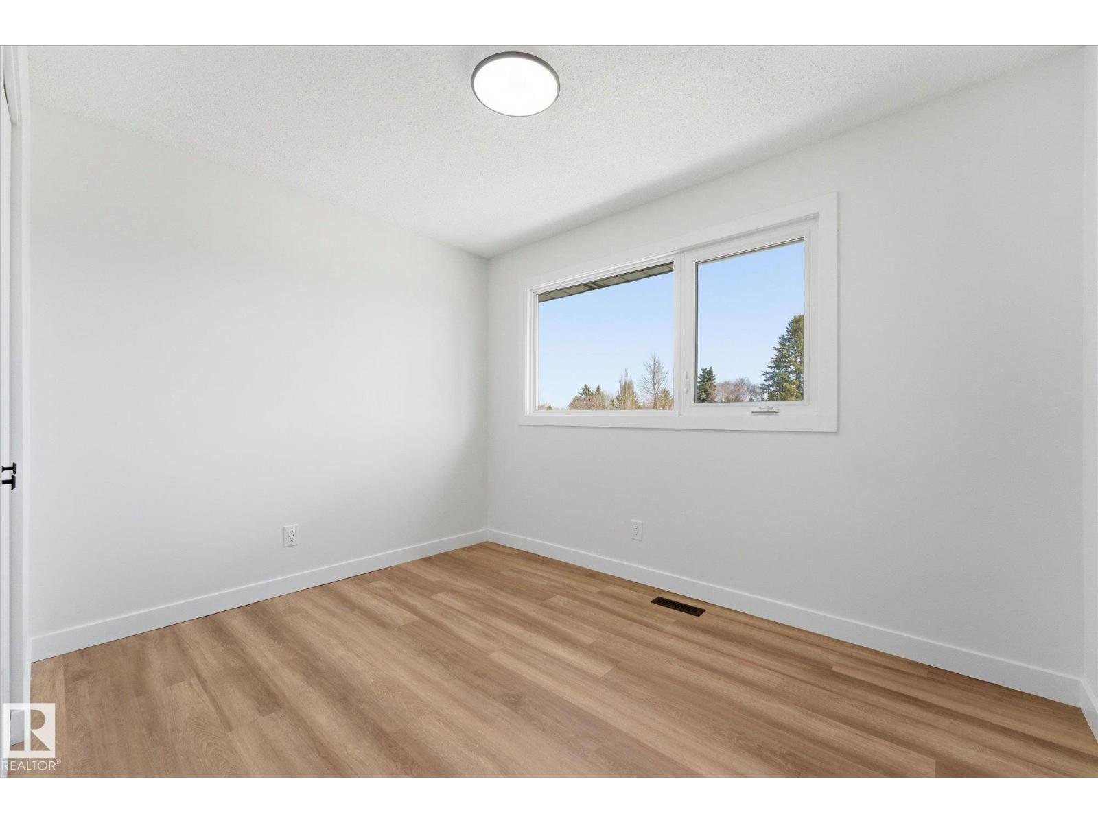 埃德蒙顿Rideau Park 4卧2卫独立屋|2034 sqft经典双层家庭住宅 - 30