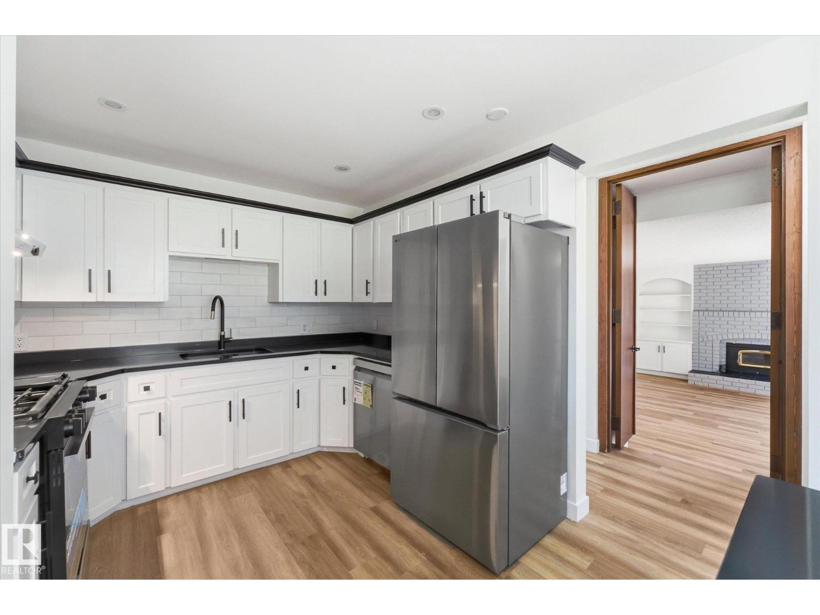 埃德蒙顿Rideau Park 4卧2卫独立屋|2034 sqft经典双层家庭住宅 - 6