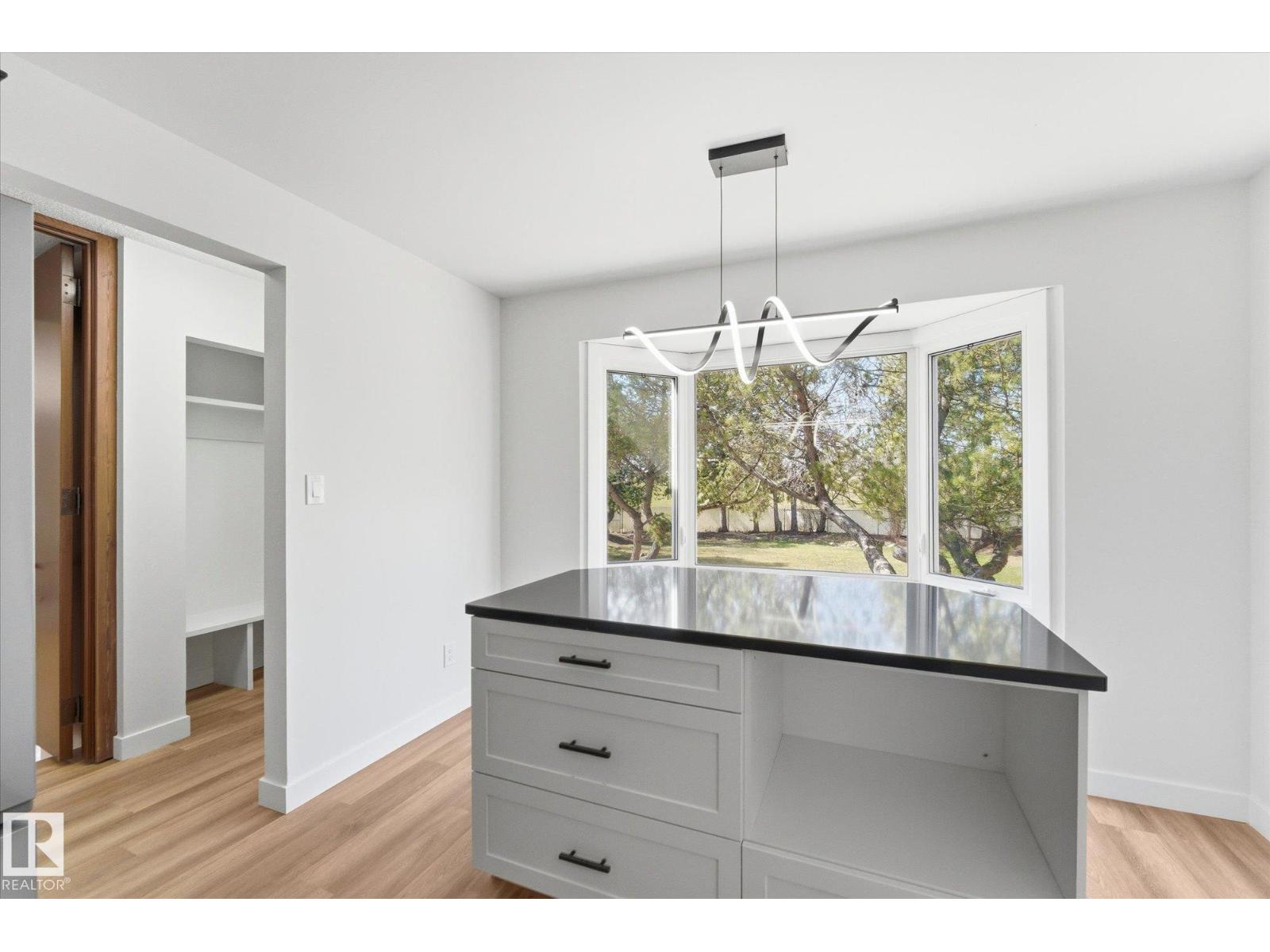 埃德蒙顿Rideau Park 4卧2卫独立屋|2034 sqft经典双层家庭住宅 - 7