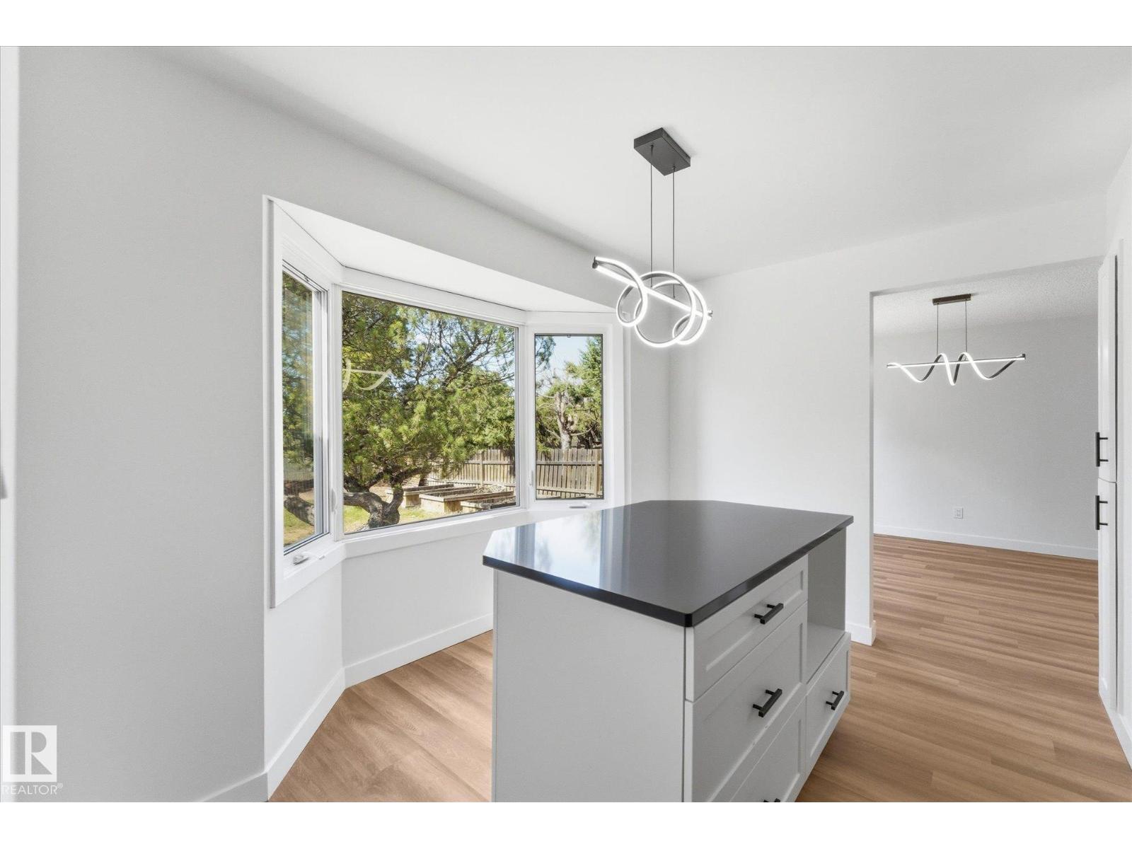 埃德蒙顿Rideau Park 4卧2卫独立屋|2034 sqft经典双层家庭住宅 - 8