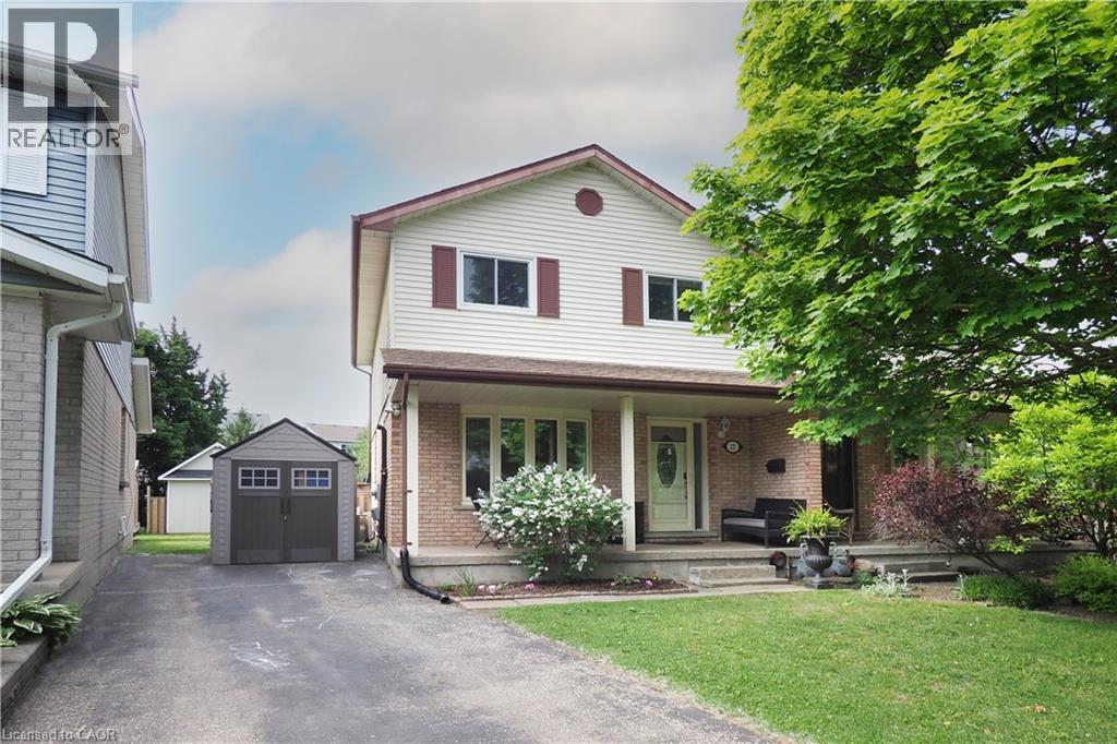 17 RISTAU Crescent, Kitchener, Ontario N2E3A7
