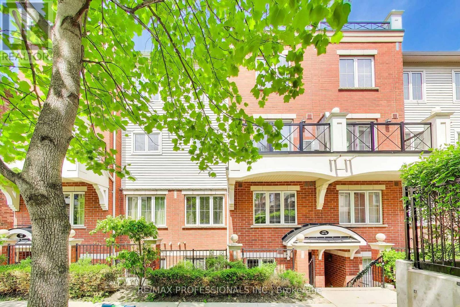 Row / Townhouse for Sale in 19 - 2460 POST ROAD|Oakville (RO River Oaks), Ontario L6H0J2 2