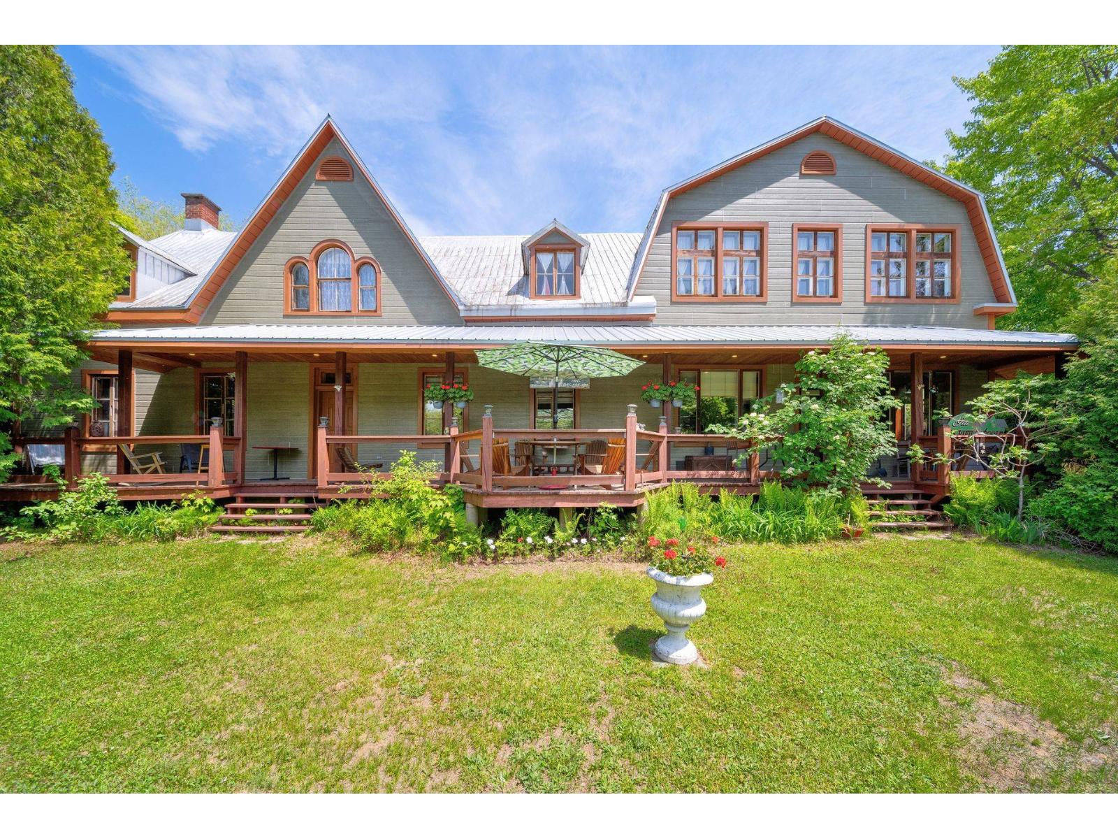 MAページ For sale: 700Z-706Z 4e Avenue, Grandes-Piles, Quebec G0Z1H0