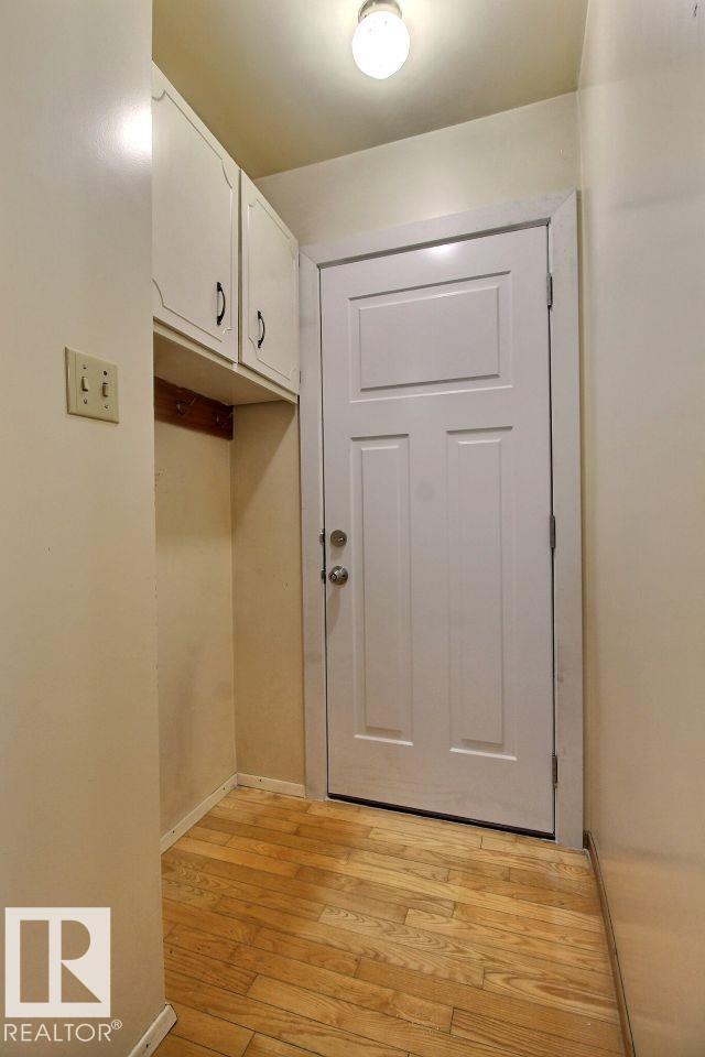 埃德蒙顿Duggan社区5卧2卫错层独立屋,转角大地块 - 19