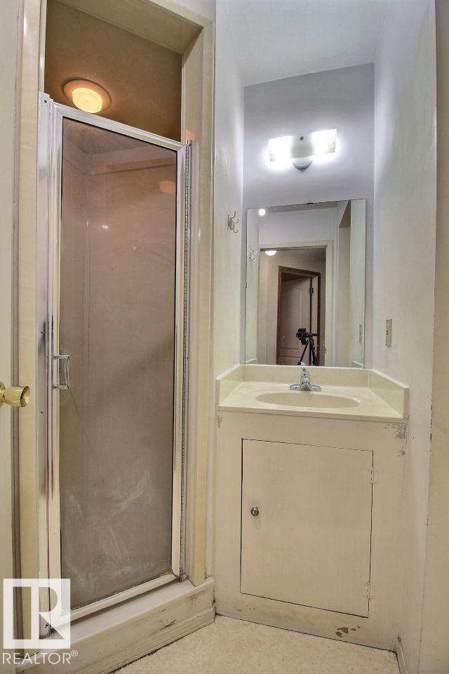 埃德蒙顿Duggan社区5卧2卫错层独立屋,转角大地块 - 26