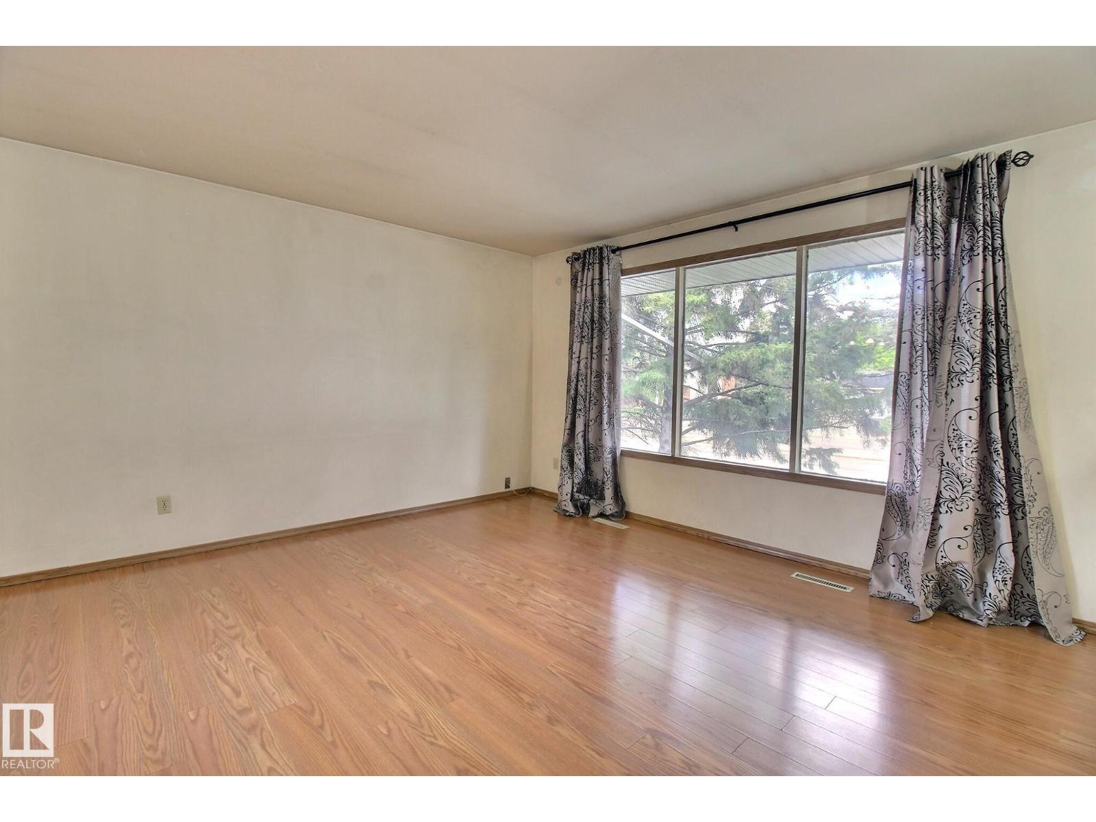 埃德蒙顿Duggan社区5卧2卫错层独立屋,转角大地块 - 6