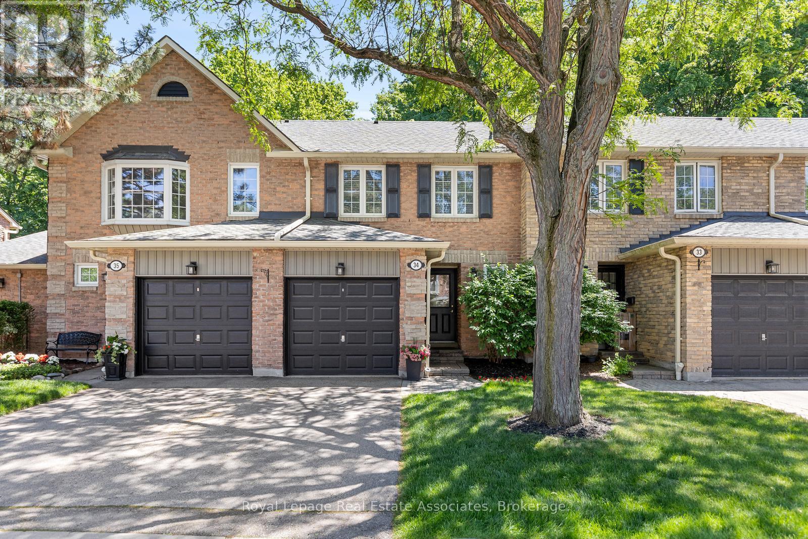 Row / Townhouse for Sale in 34 - 2766 FOLKWAY DRIVE|Mississauga (Erin Mills), Ontario L5L3M3