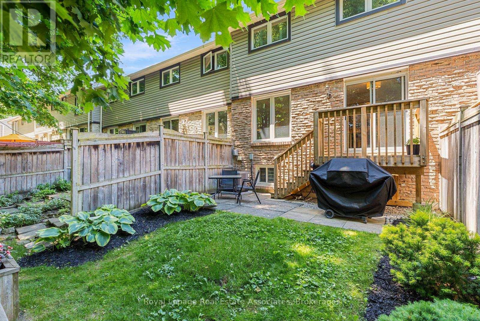 Row / Townhouse for Sale in 34 - 2766 FOLKWAY DRIVE|Mississauga (Erin Mills), Ontario L5L3M3 3