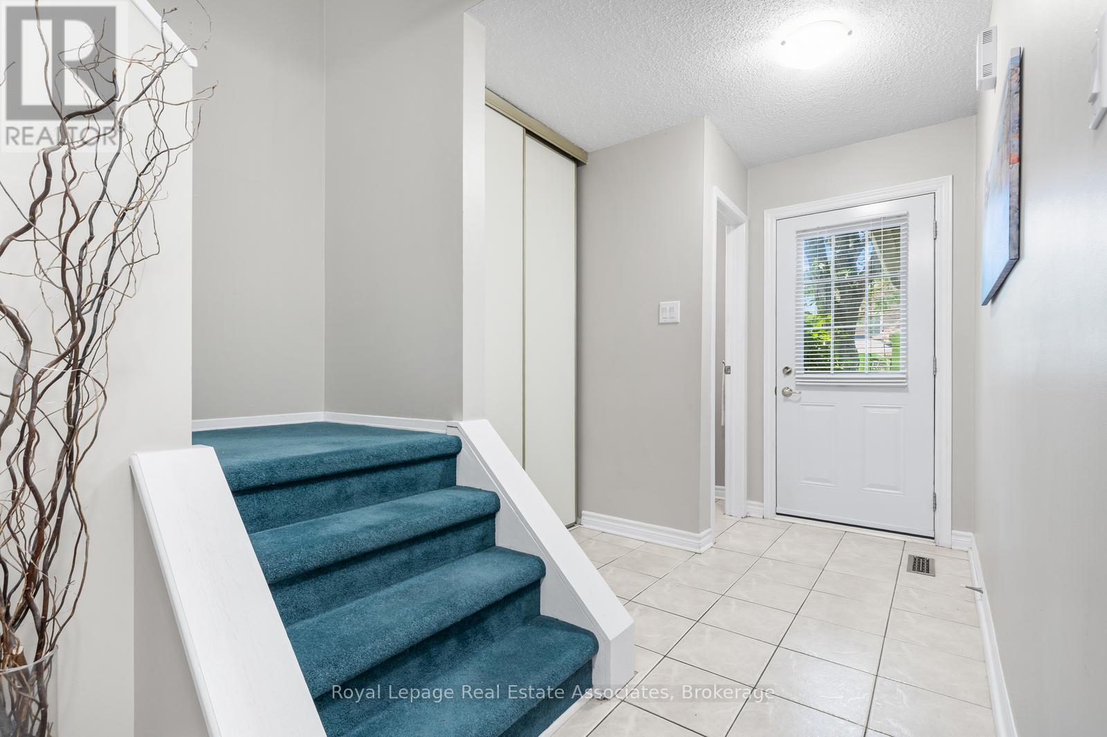 Row / Townhouse for Sale in 34 - 2766 FOLKWAY DRIVE|Mississauga (Erin Mills), Ontario L5L3M3 4