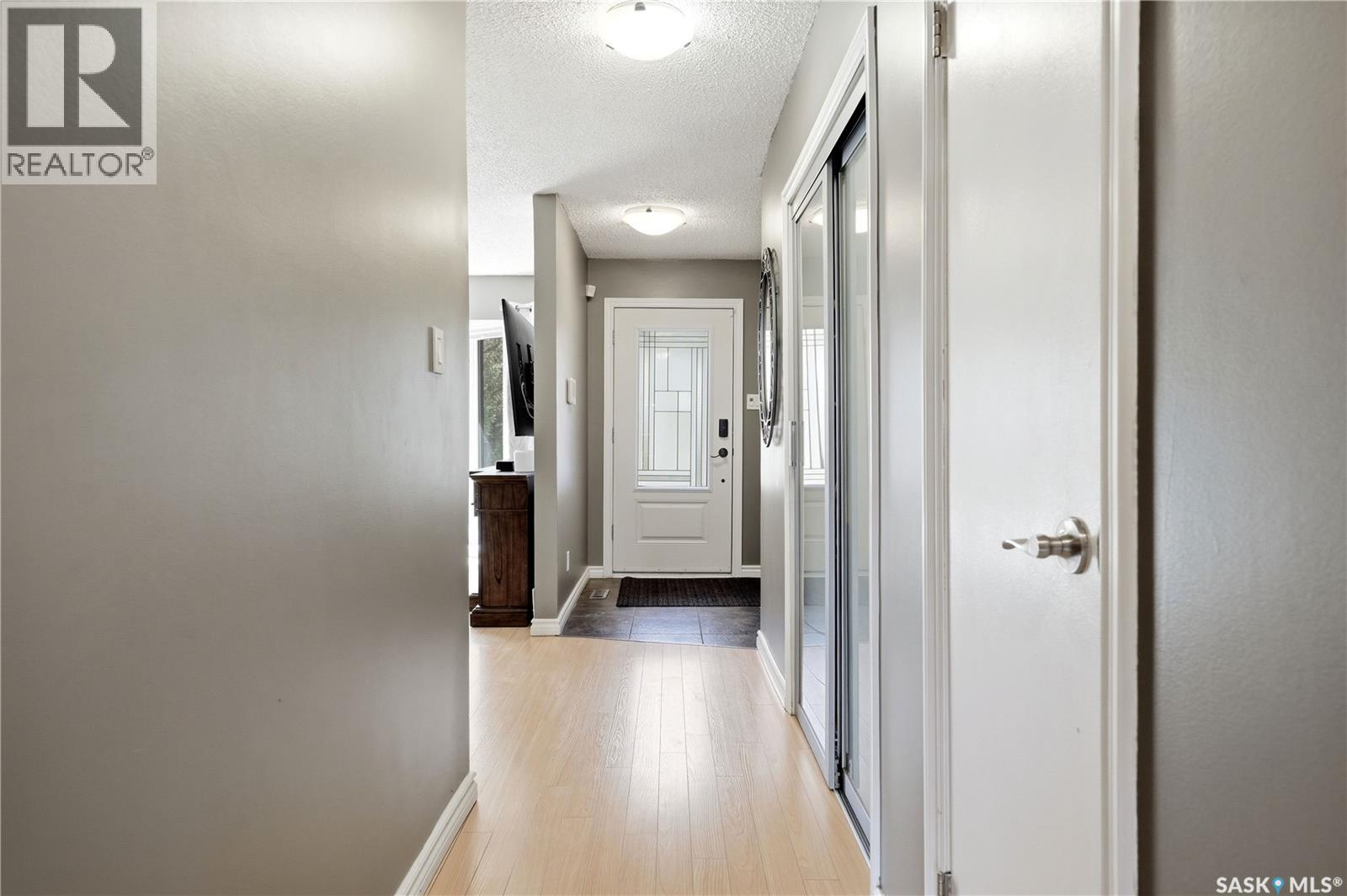 Regina Coronation Park 4卧3卫独立屋|全装修地下室|双车库 - 4