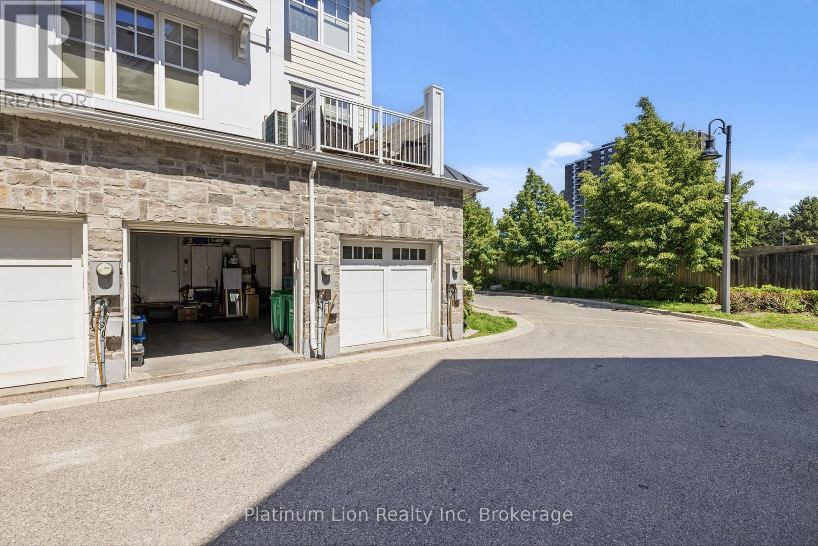 Row / Townhouse for Sale in 904 - 1011 DETA ROAD|Mississauga (Lakeview), Ontario L5E0A2 2