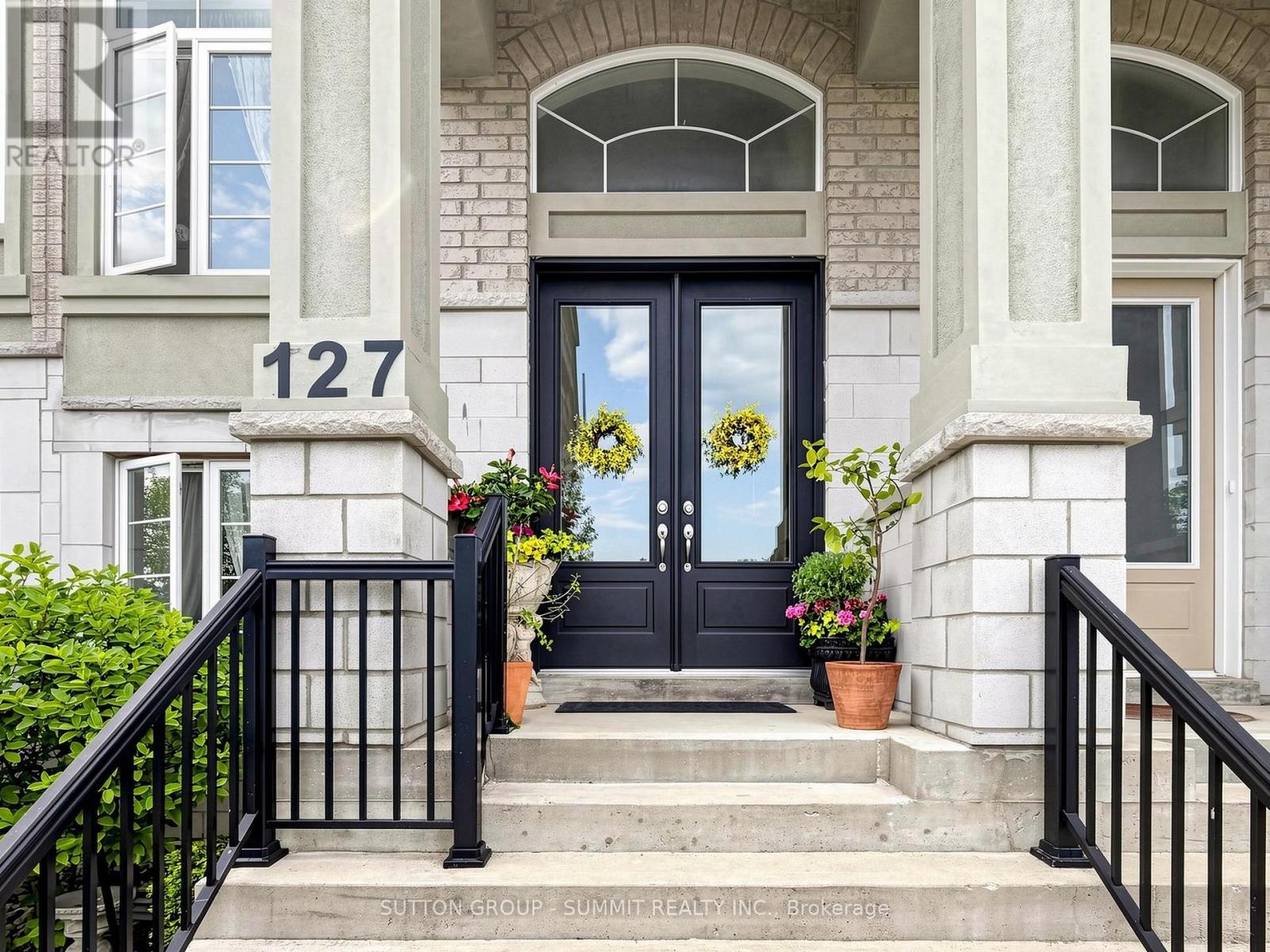 Row / Townhouse for Sale in 127 ARMDALE ROAD|Mississauga (Hurontario), Ontario L4Z0C4 3