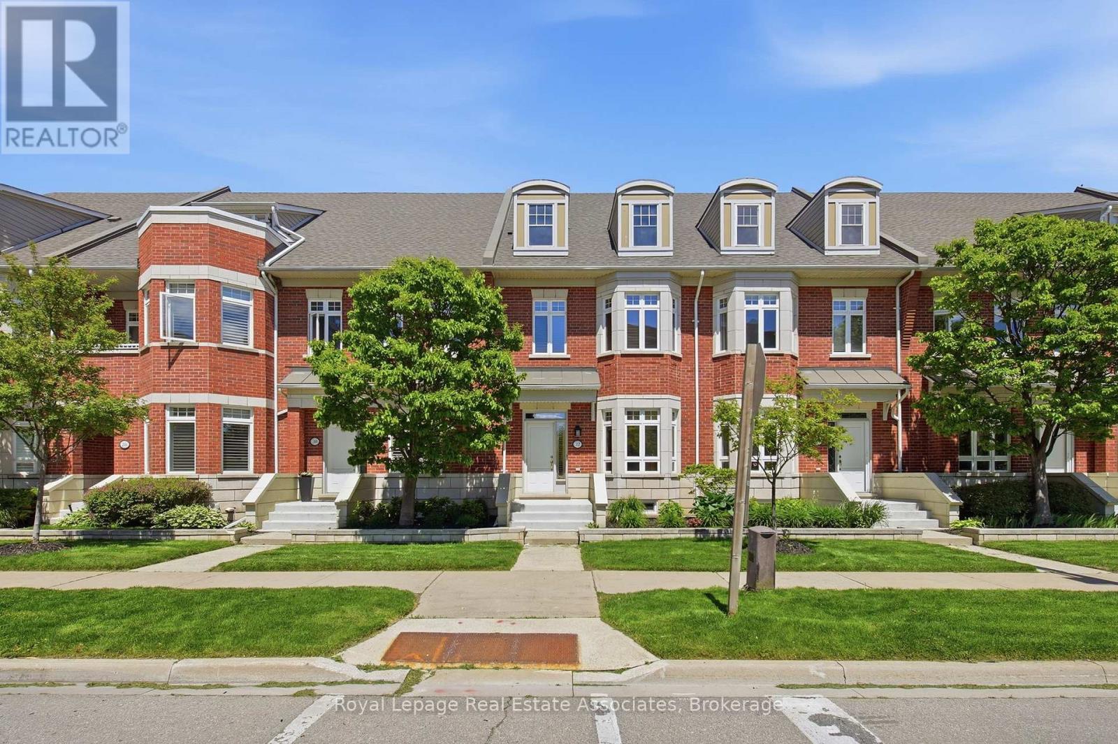 Row / Townhouse for Sale in 32 ST LAWRENCE DRIVE|Mississauga (Port Credit), Ontario L5G4V1 2