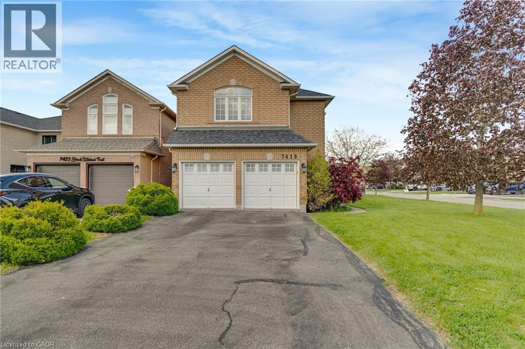 For sale: 7419 BLACK WALNUT Trail, Mississauga, Ontario L5N8A4