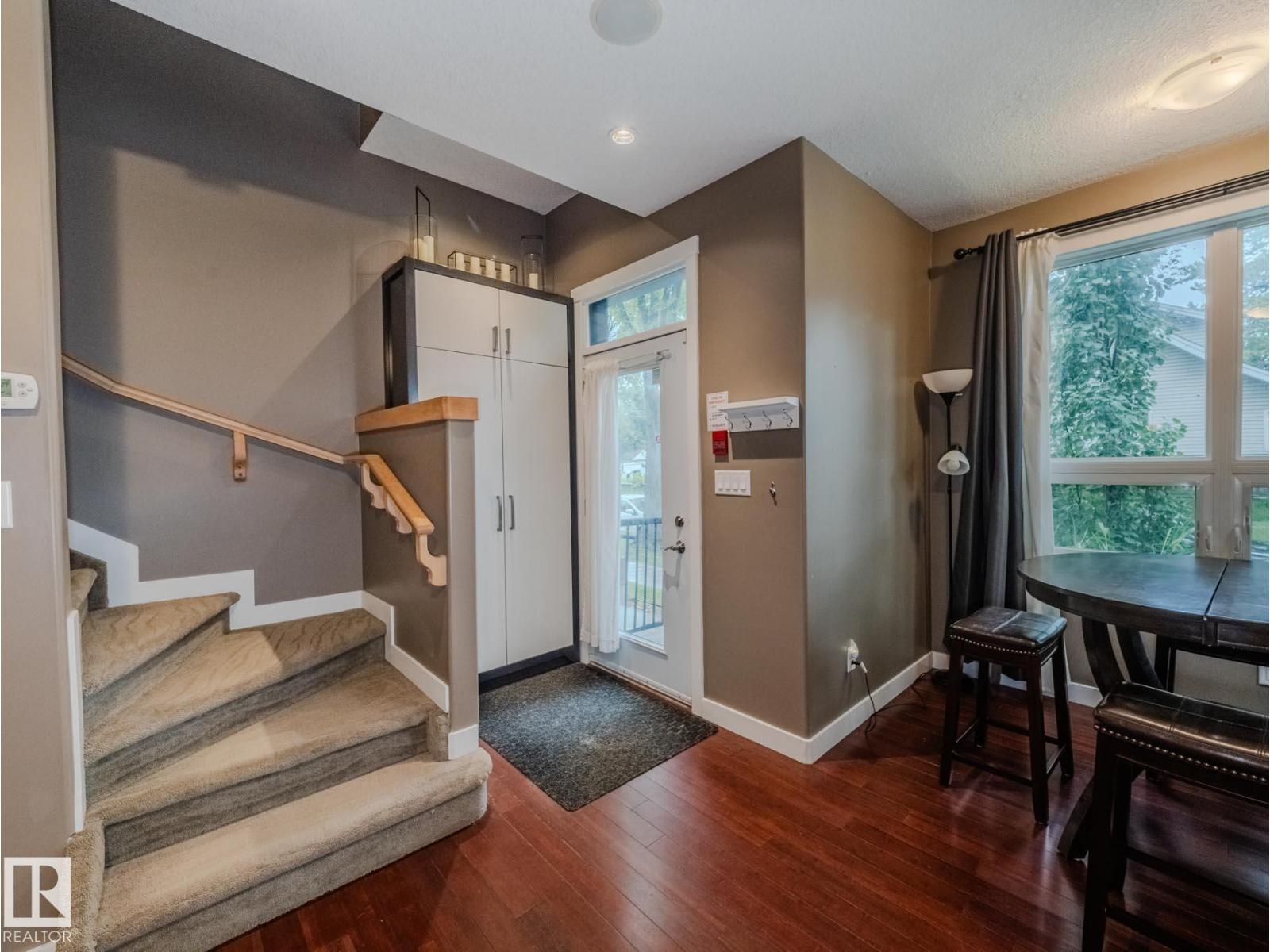 埃德蒙顿Garneau核心区|2卧2卫联排别墅|3车位+独立工作室 - 7
