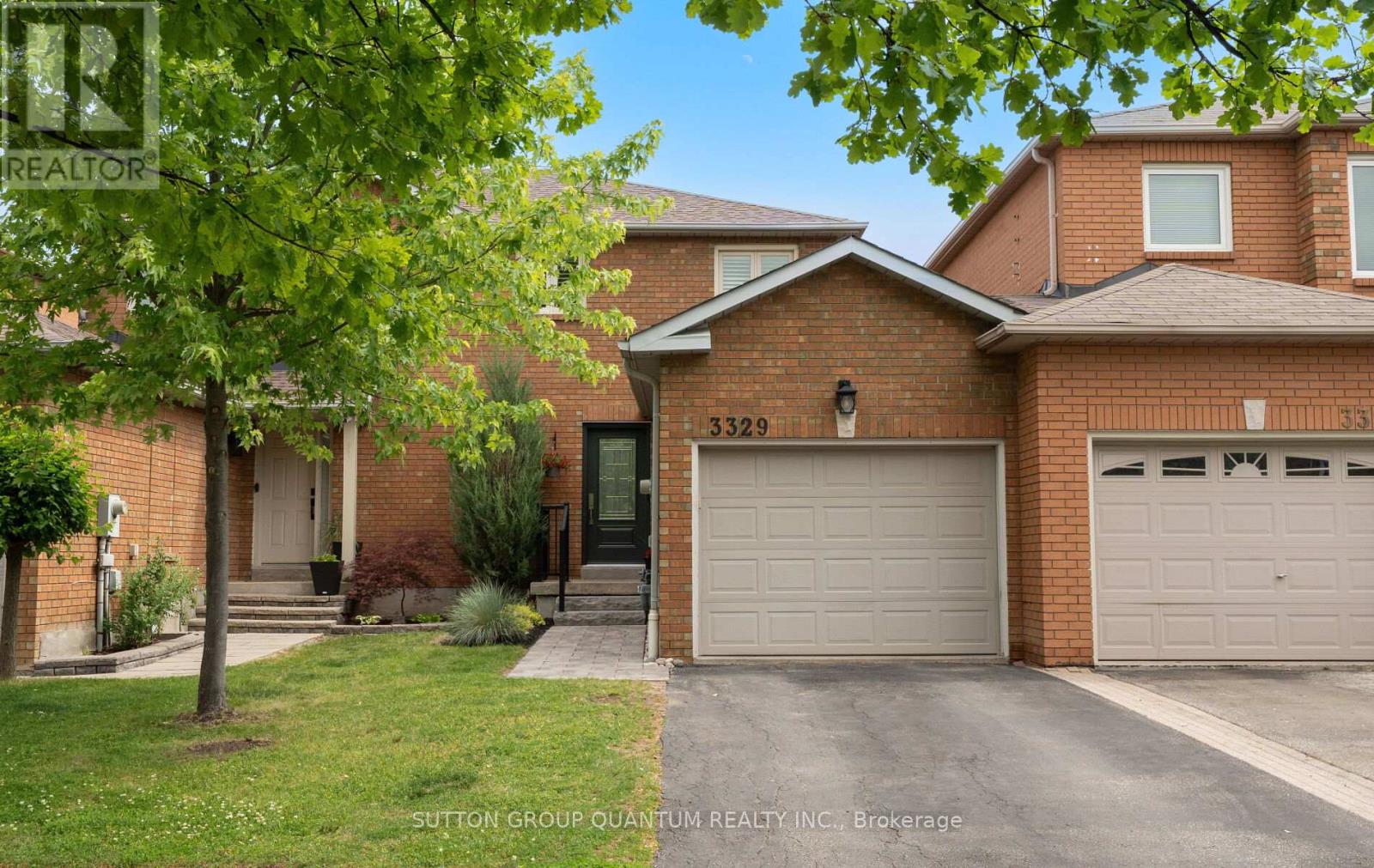 Row / Townhouse for Sale in 3329 BOBWHITE MEWS|Mississauga (Lisgar), Ontario L5N6E8
