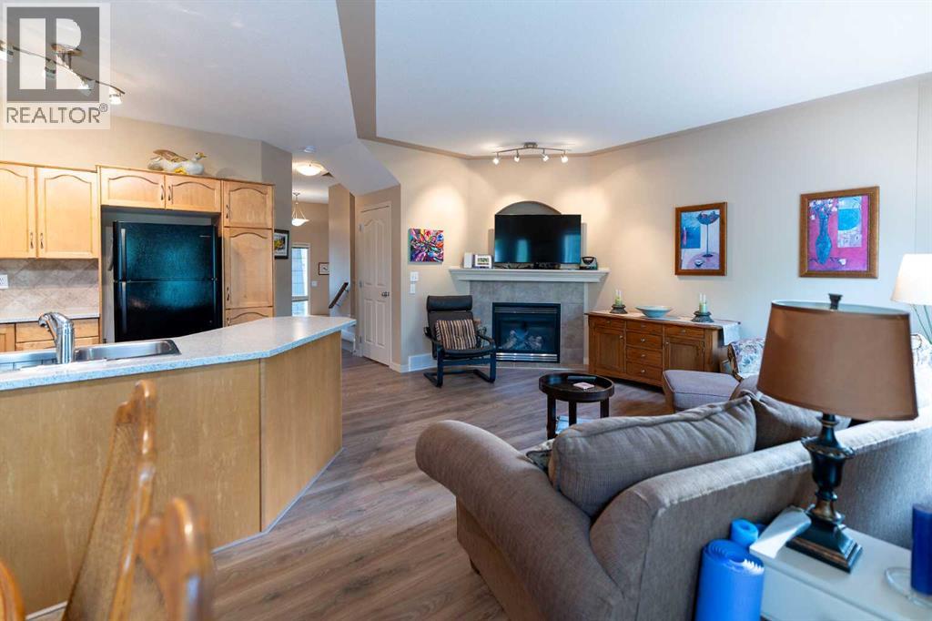 Row / Townhouse for Sale in 22 Rockyvalley Villas NW|Calgary, Alberta T3G5X3 5