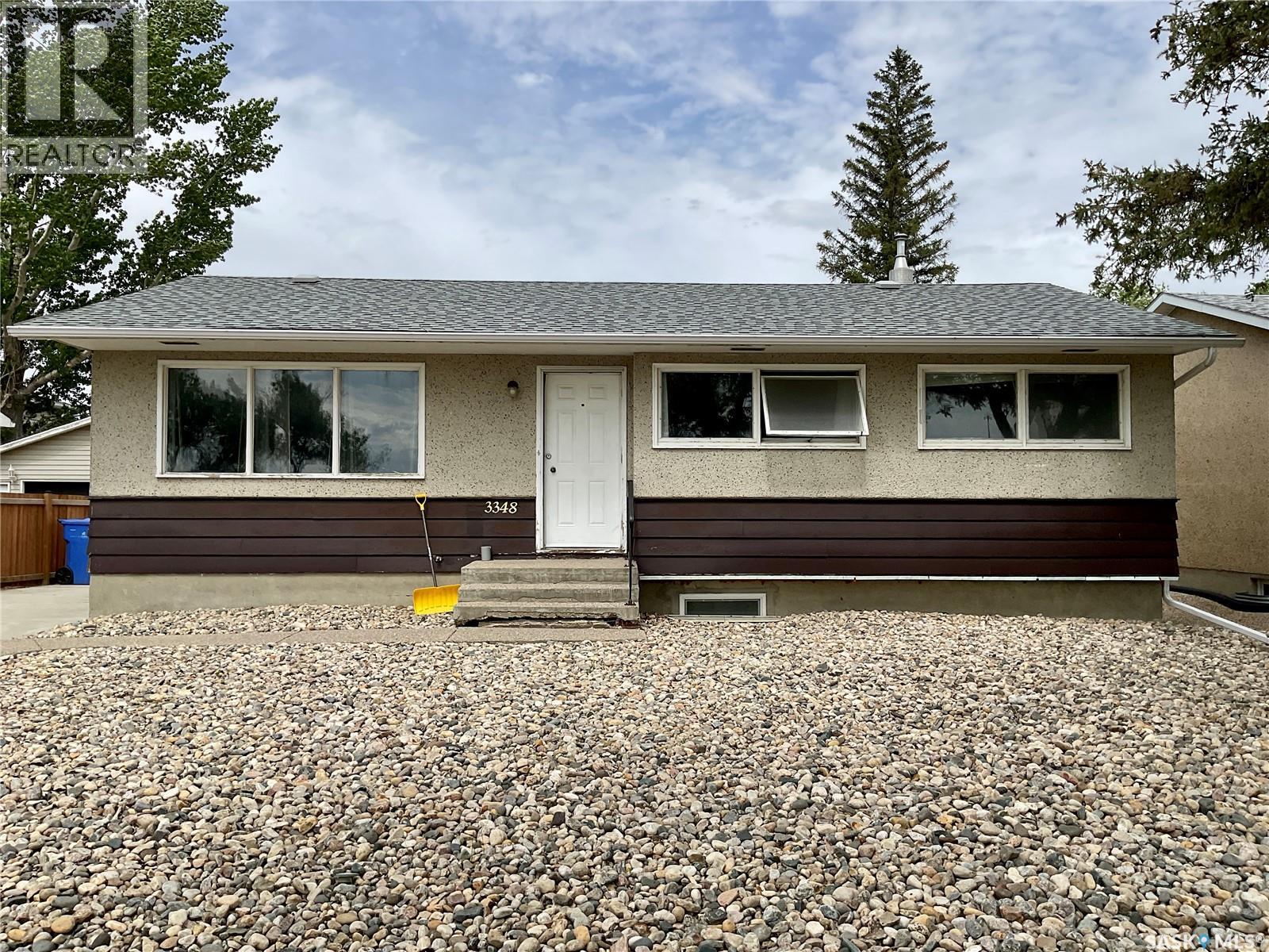 Regina Whitmore Park 6卧2卫平层别墅 带合法地下室出租套间