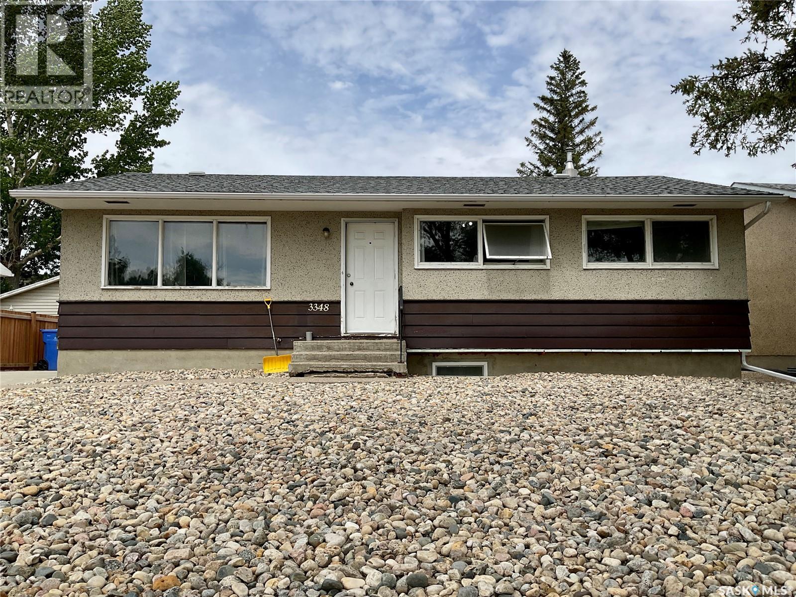 Regina Whitmore Park 6卧2卫平层别墅 带合法地下室出租套间 - 2