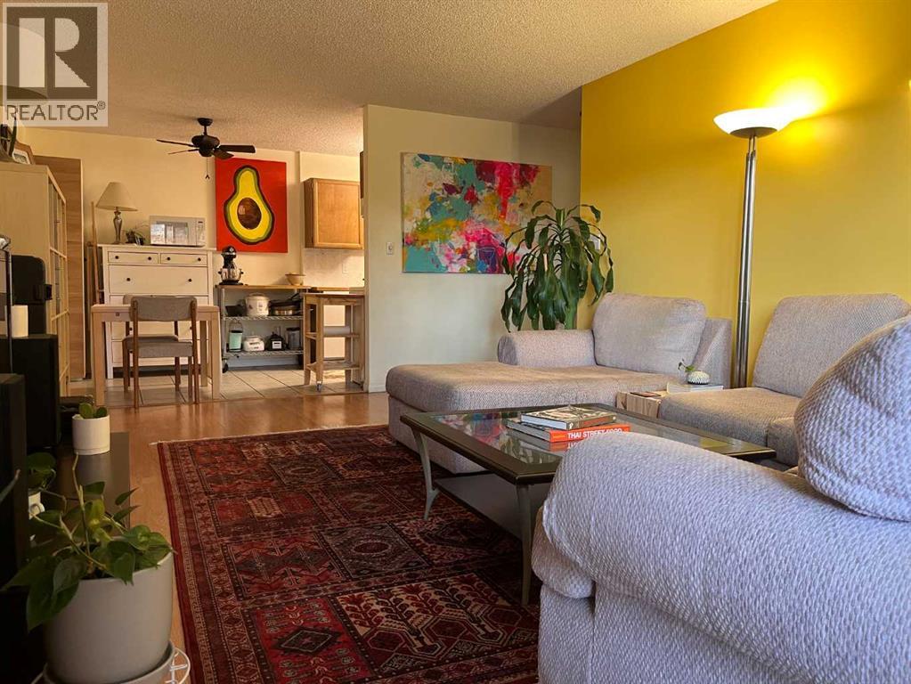 Apartment for Sale in 305, 1033 15 Avenue SW|Calgary, Alberta T2R0S5 2