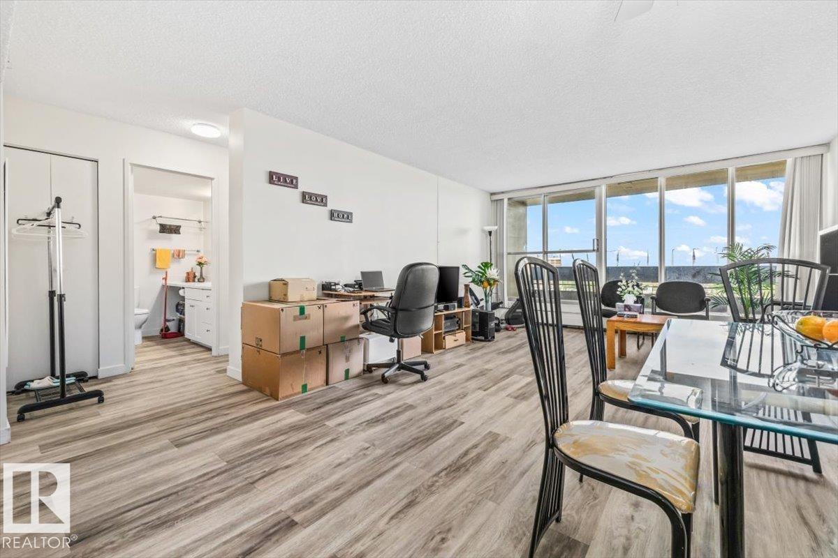 埃德蒙顿West Meadowlark Park|1卧1卫明亮公寓|12.5万 - 13