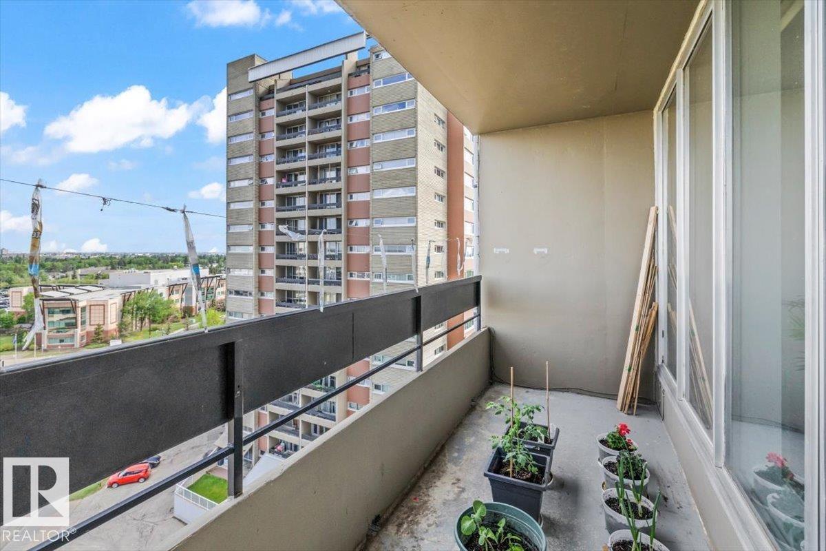 埃德蒙顿West Meadowlark Park|1卧1卫明亮公寓|12.5万 - 17